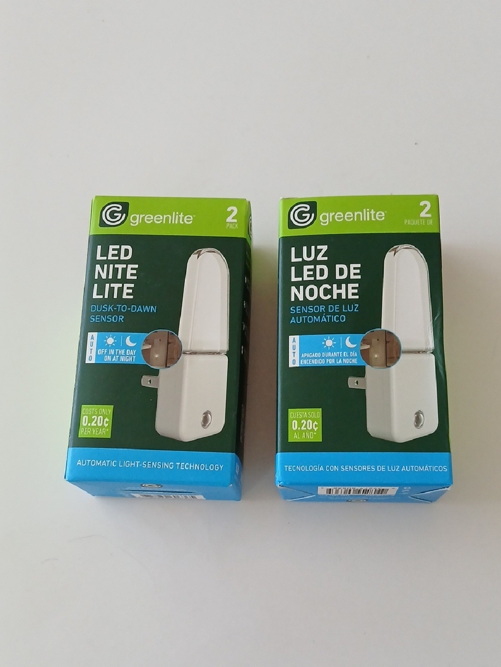 White LED Night Light with Dusk-to-Dawn Sensor (2-Pack)